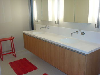 Ensuite1.JPG